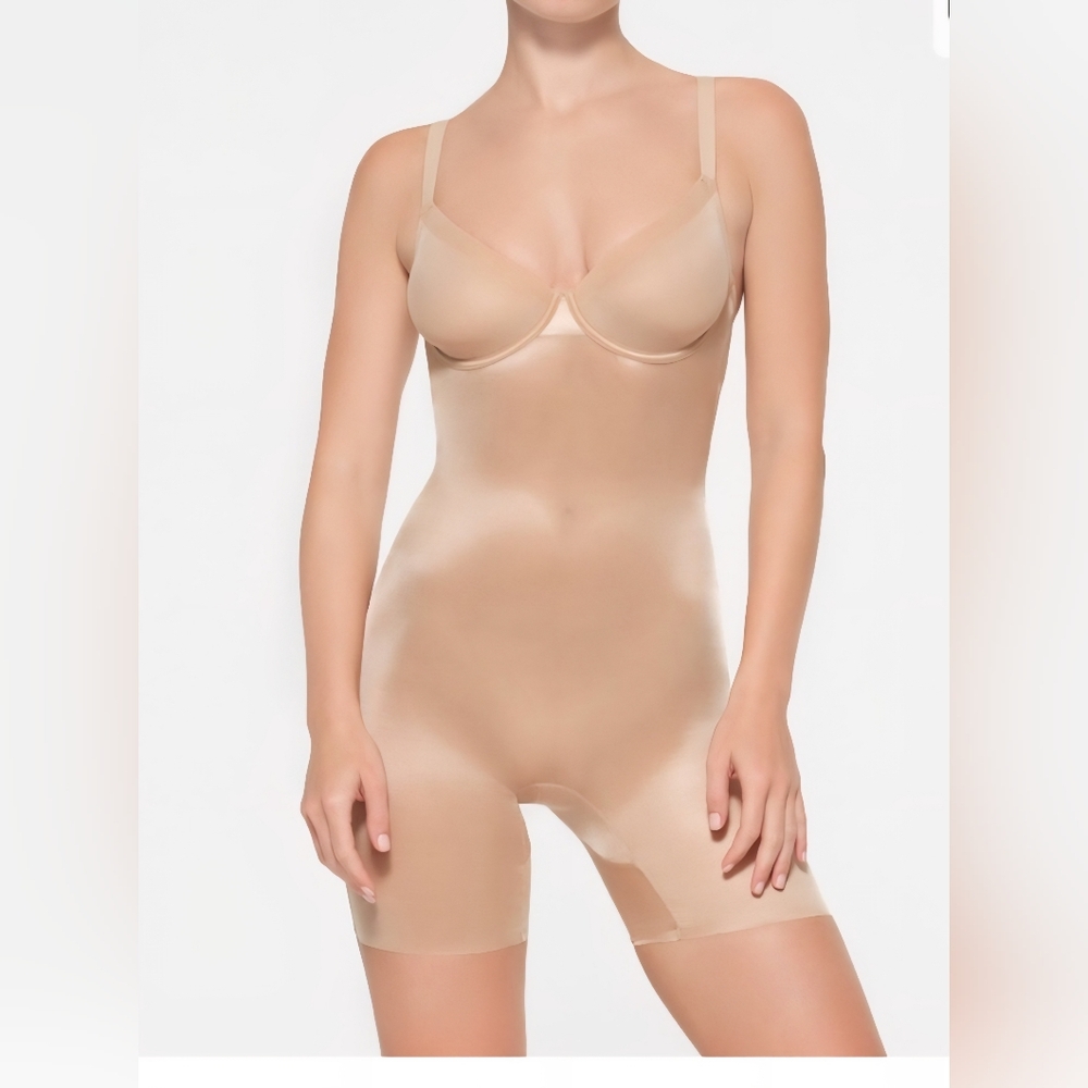 (B1) NWT, Skims No Show Shapewear Unlined Demi Mid Thigh Bodysuit. Size:Small